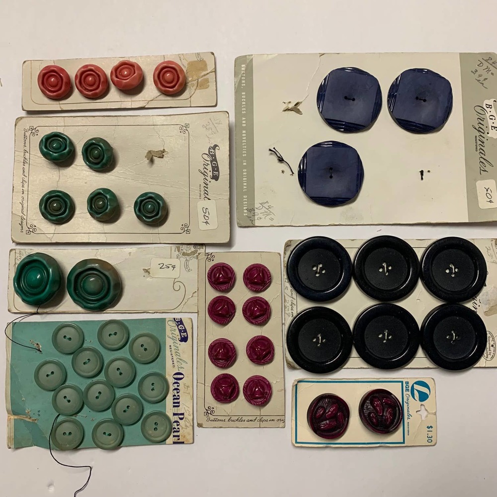 Ocean Pearl Vintage Buttons Plastic Lot of 43‎ Buttons New Old Stock NOS